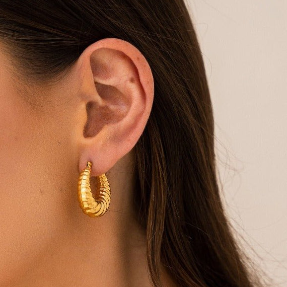 Pendiente de Aro Croissant Bañado en Oro 18K