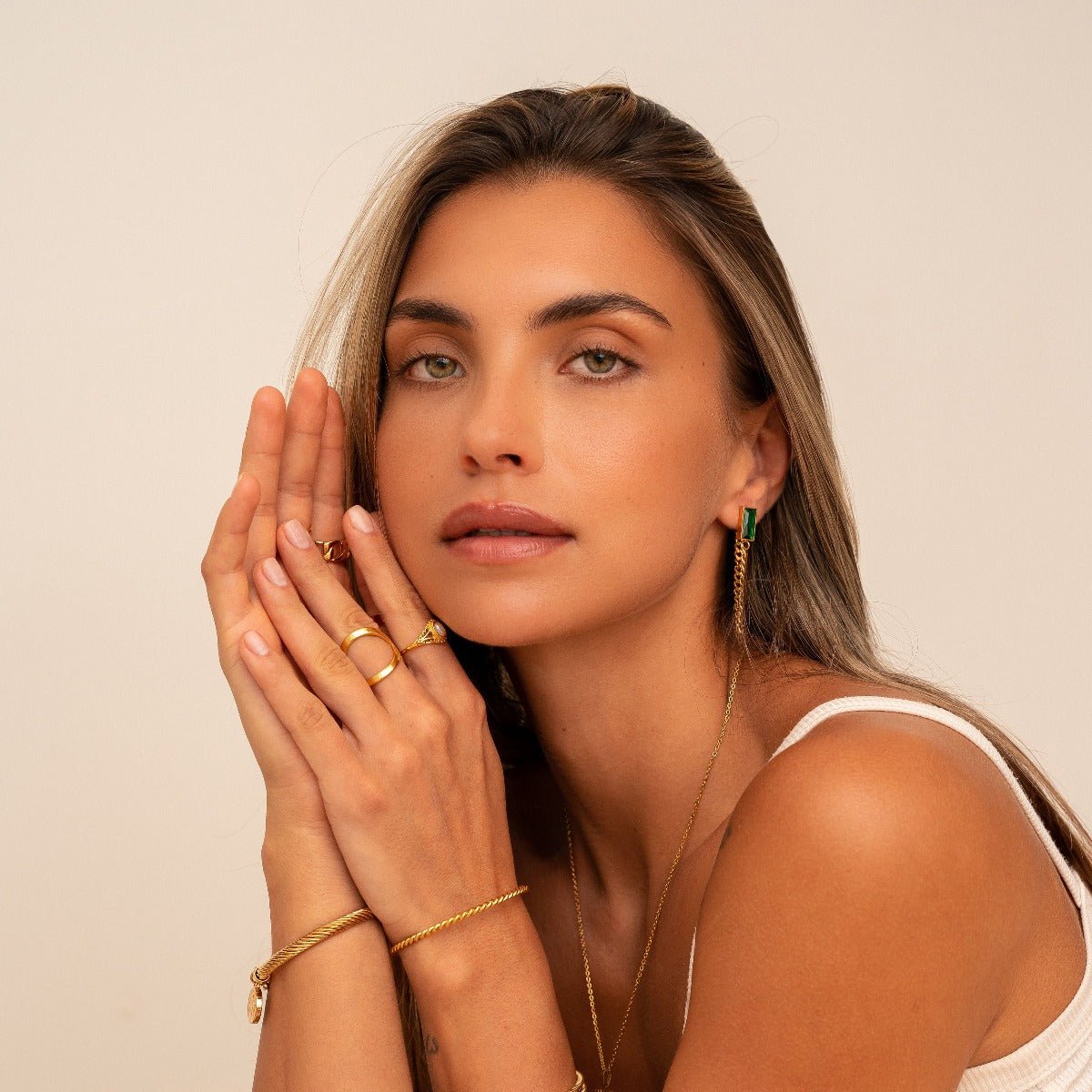 Pendiente de Cadena Elisabeth de Zirconia Esmeralda Bañado en Oro de 18K