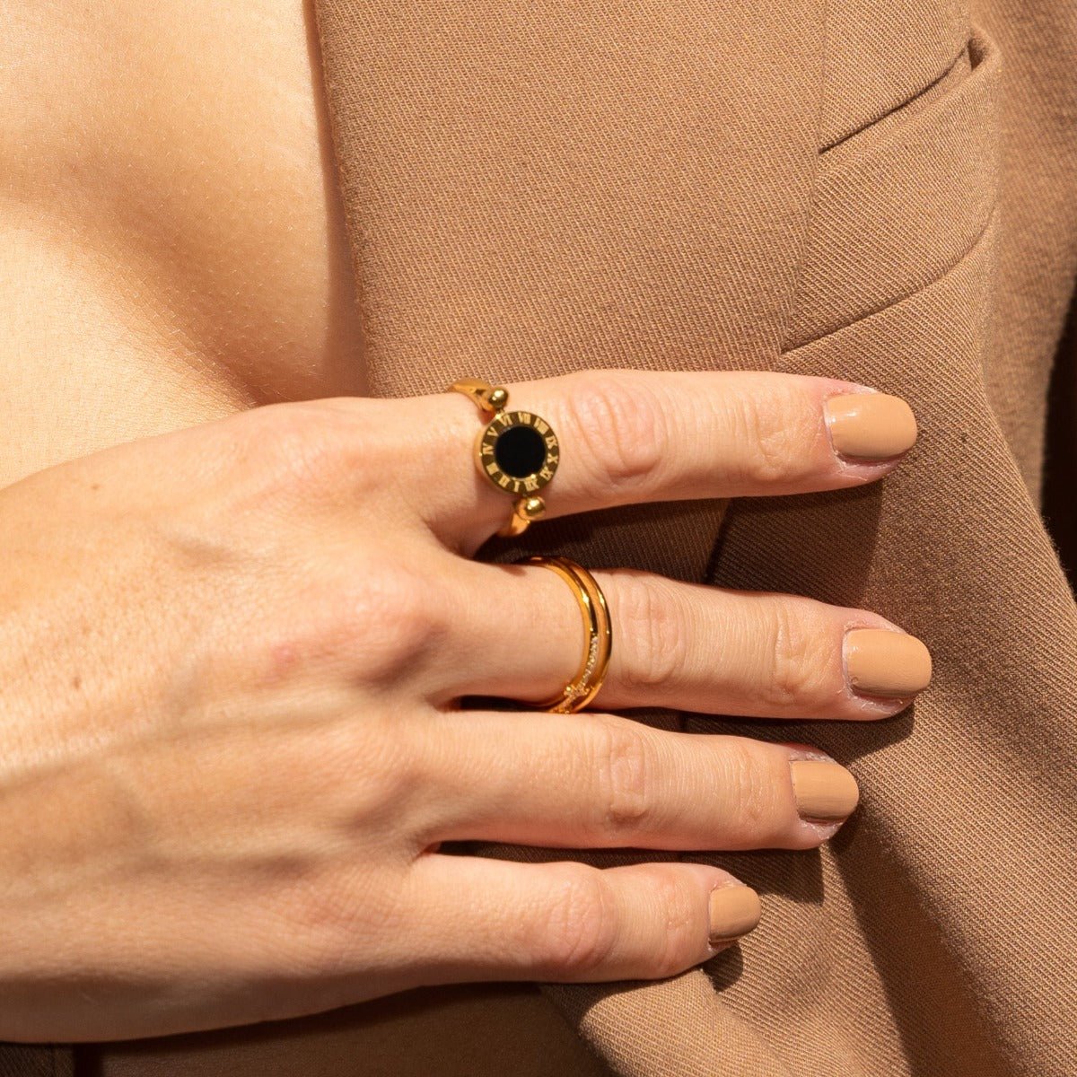 Anillo Giratorio con Números Romanos Bañado en Oro de 18K