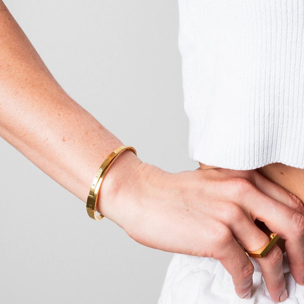 Brazalete Romanos Entrelazados Baño Oro 18k