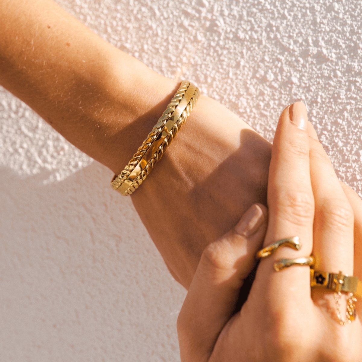 Pulsera Hojas Doradas Bañada en Oro 18k