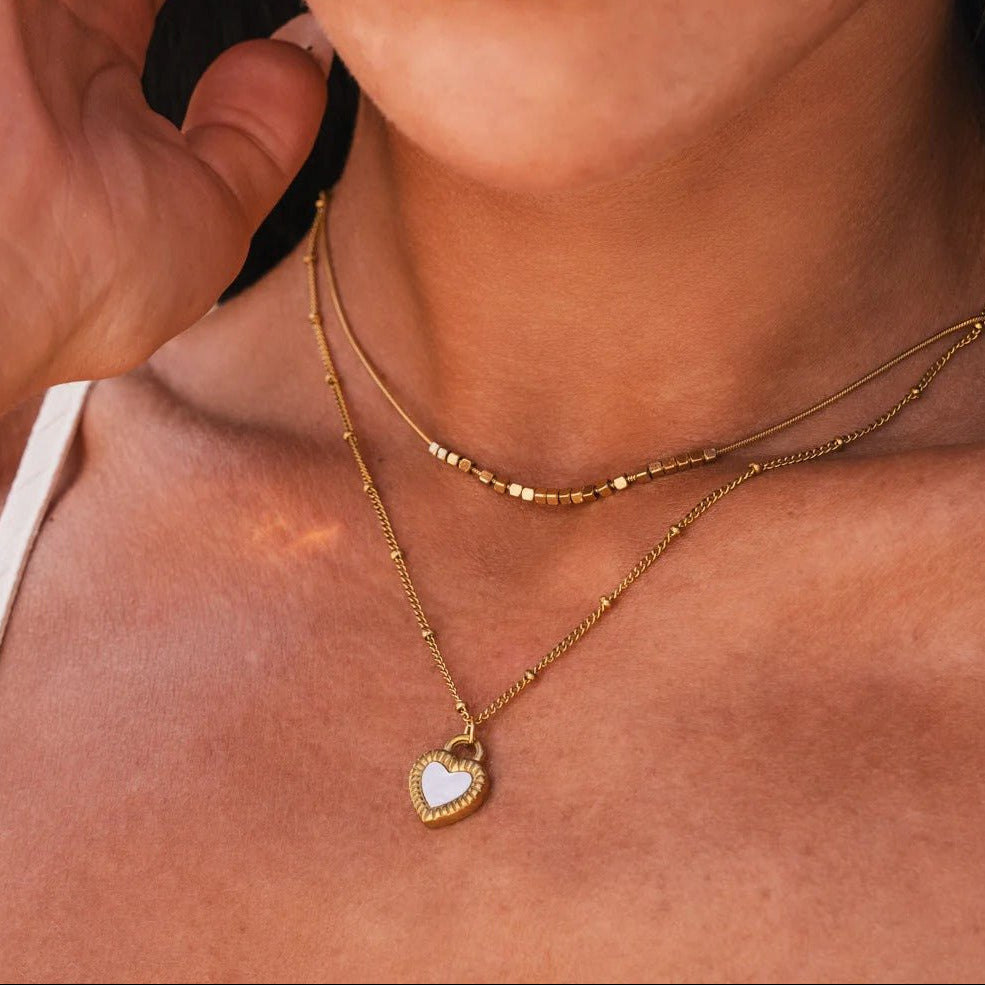 Mezcla de Collares Corazón Marmolado Bañado en Oro 18K