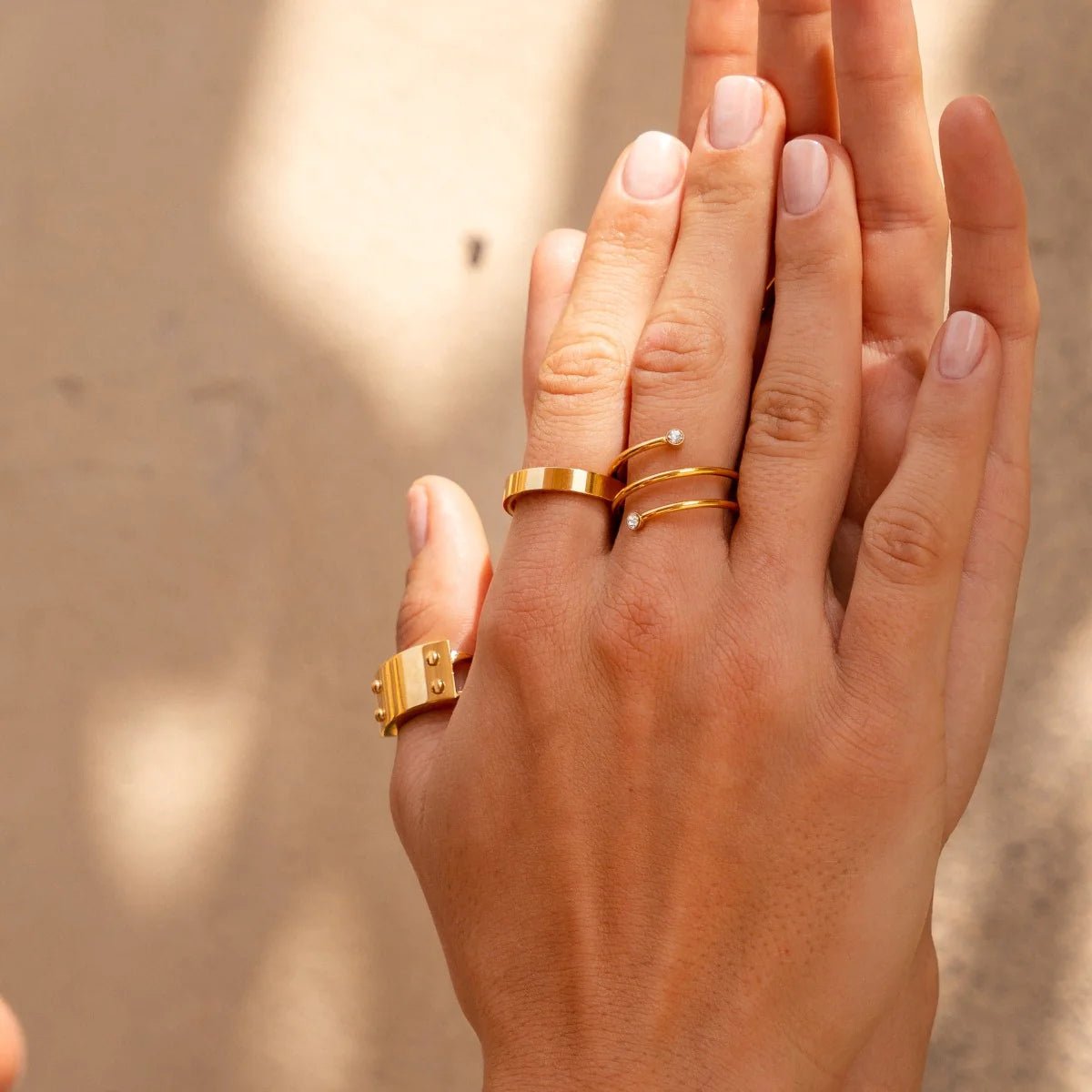 Anillo Espiral Fino Bañado en Oro de 18 quilates