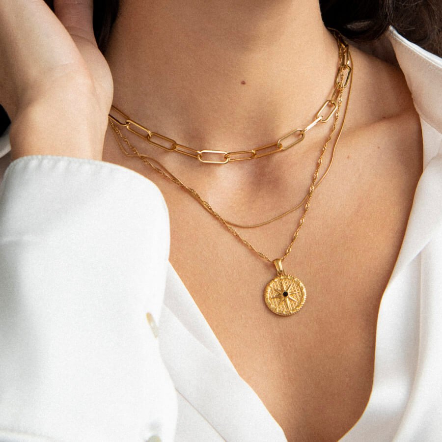 Collar Estrella Rosa de los Vientos Bañado en Oro de 18k