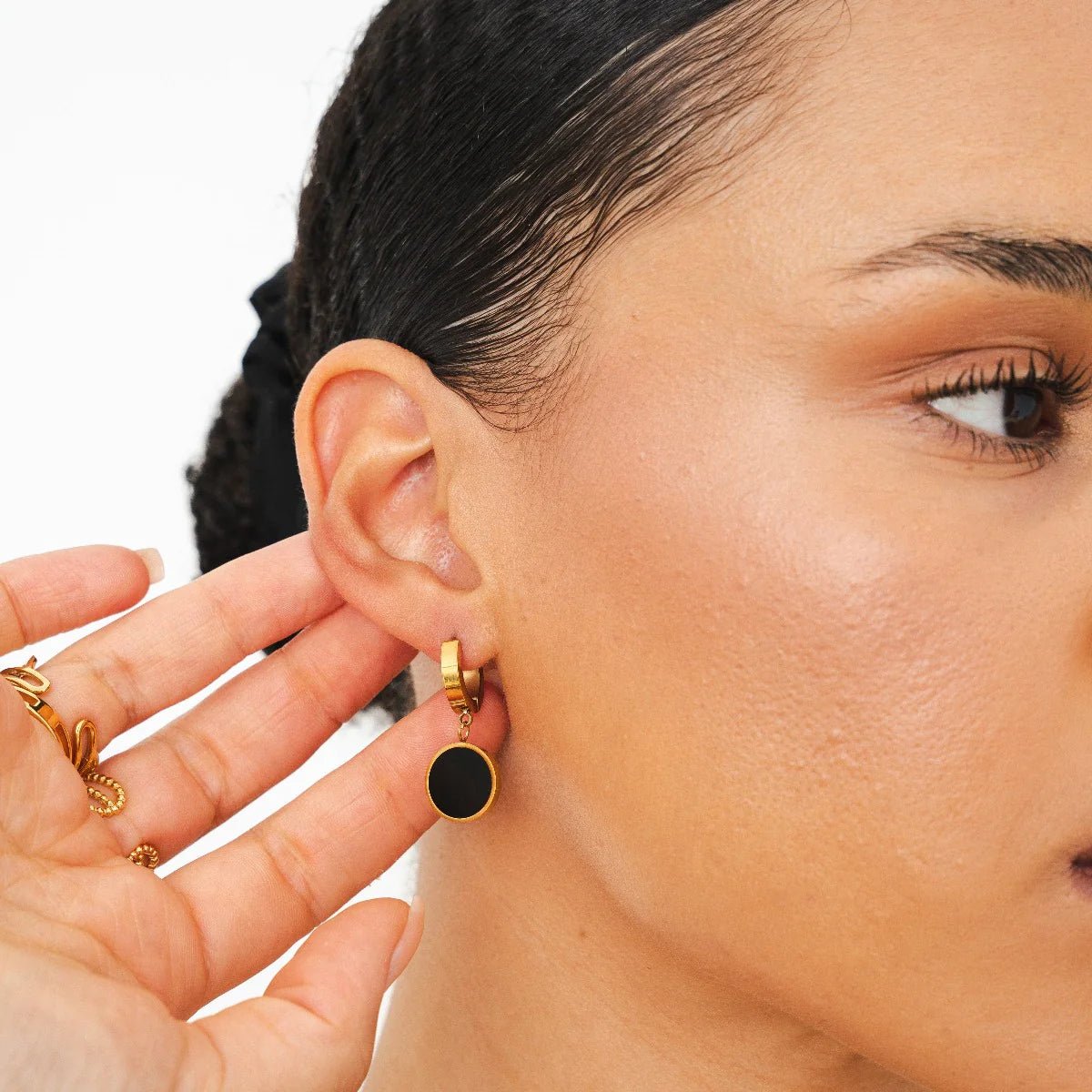 Pendiente colgante Noir chapado en oro de 18 quilates