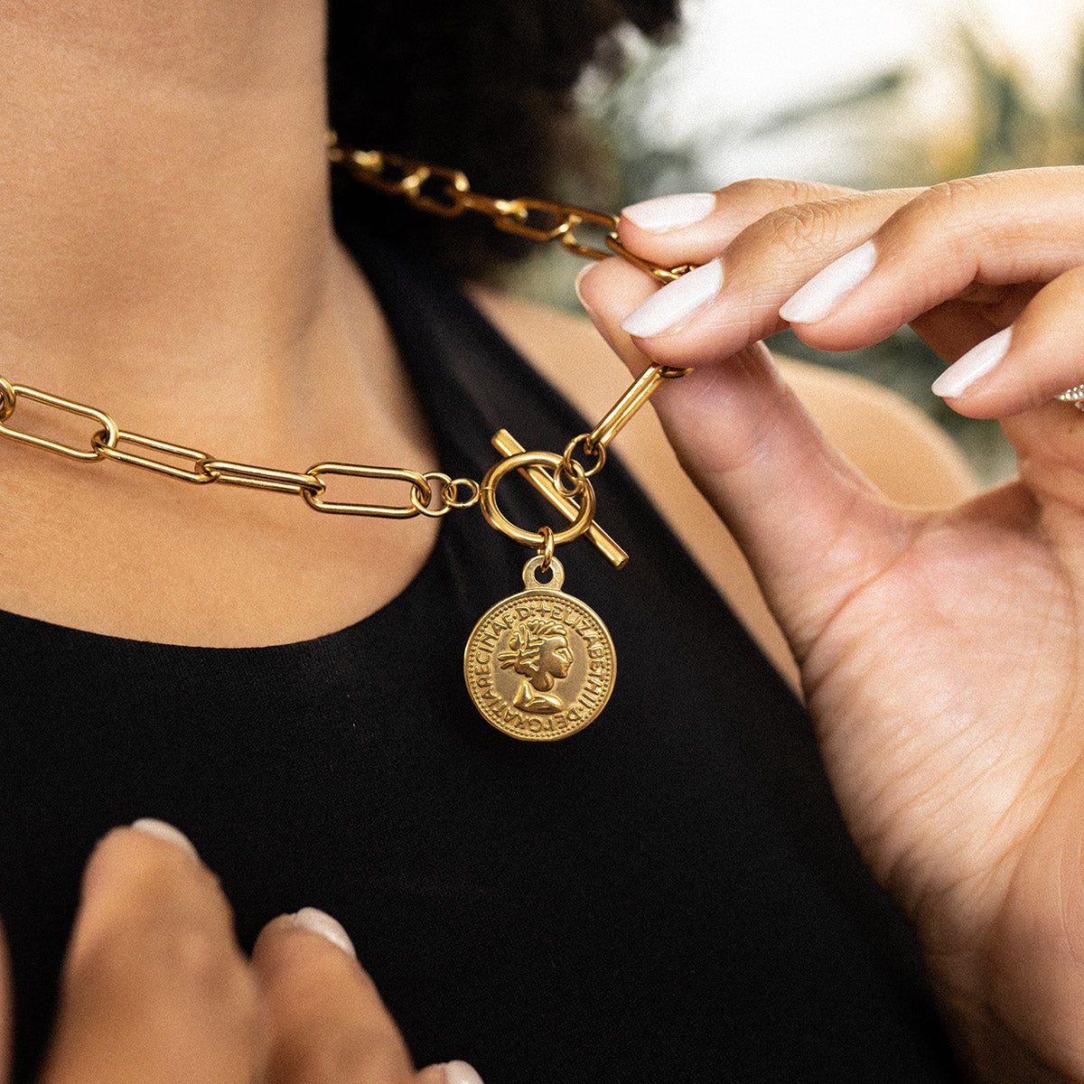 Collar London Cents Bañado en Oro de 18K