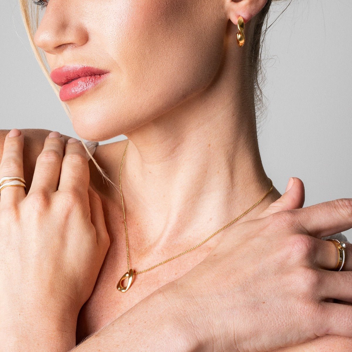 Collar con Colgante de Eslabón Bañado en Oro de 18k