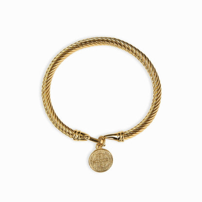Pulsera con dije de San Benito bañada en oro de 18K