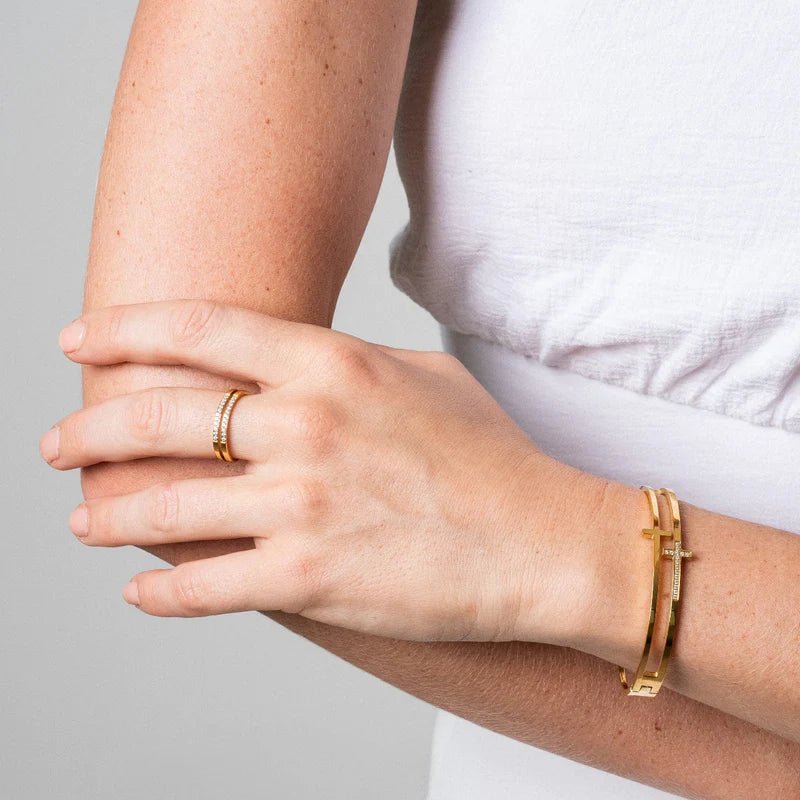 Brazalete Cruz Bañado en Oro de 18k